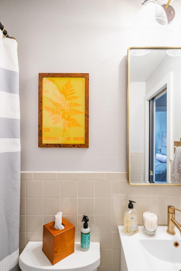 Bedroom In Thoughtfully Decorated East Passyunk Home Philadelphia Eksteriør billede